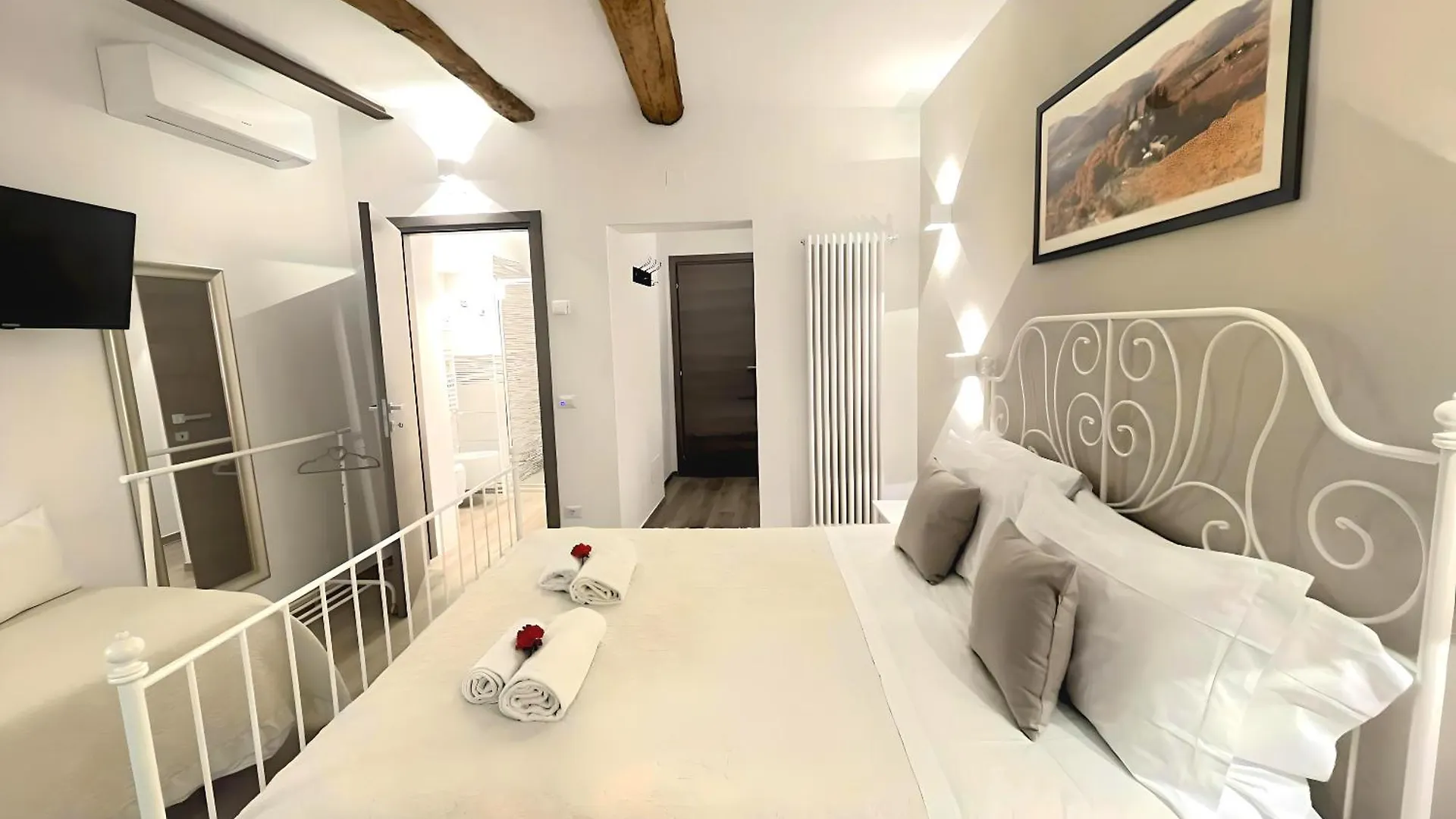 Guest house La Casa Di Ines Hotel San Gimignano Italy